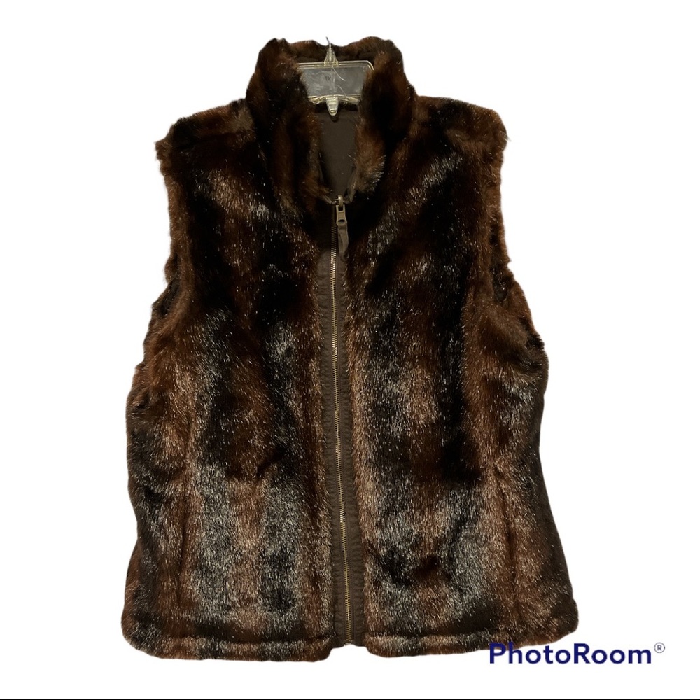 Faux fur reversible vest. New without tags. Size large. Brown.